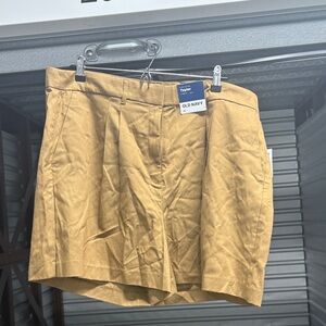 Old Navy Women's Tan Bermudas. NWT